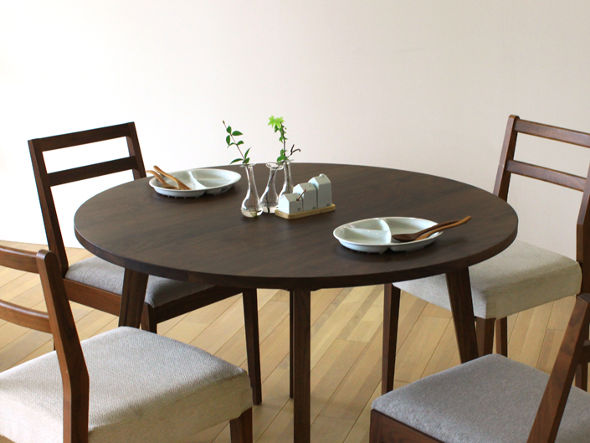 ROUND DINING TABLE