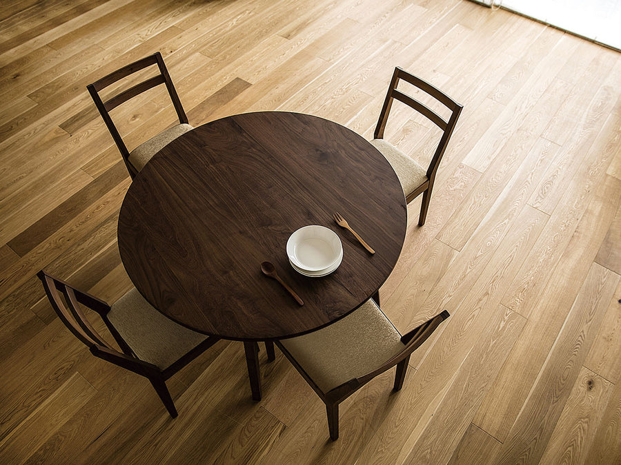 ROUND DINING TABLE