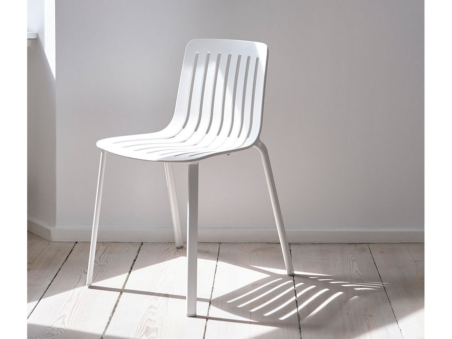 PLATO STACKING CHAIR