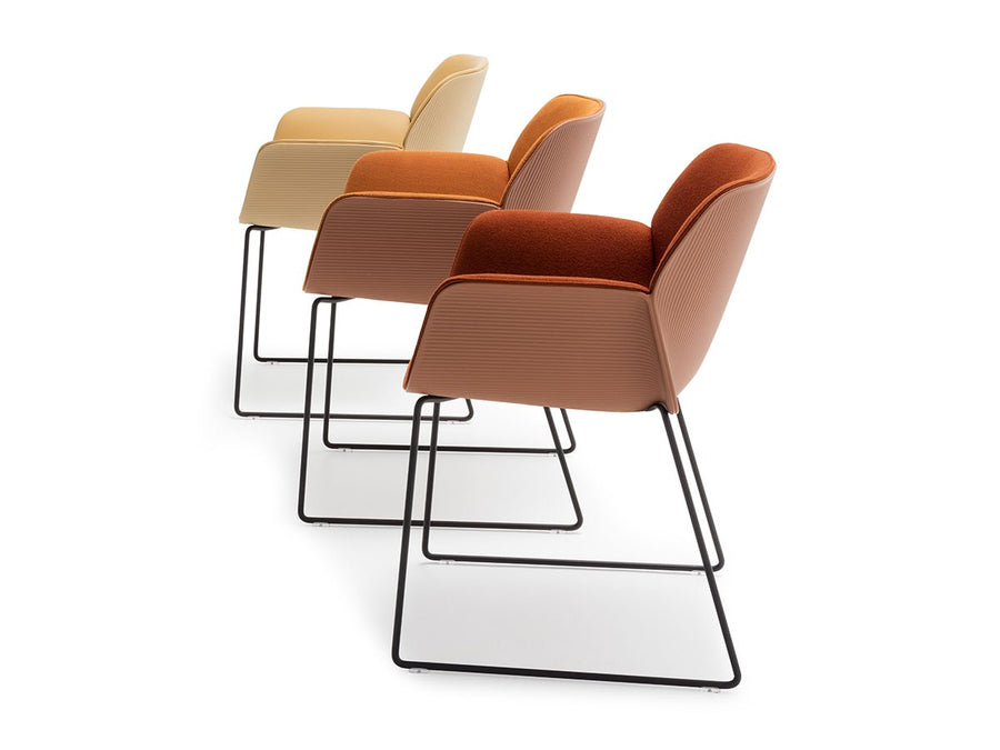 Nuez Armchair Thermo-polymer shell