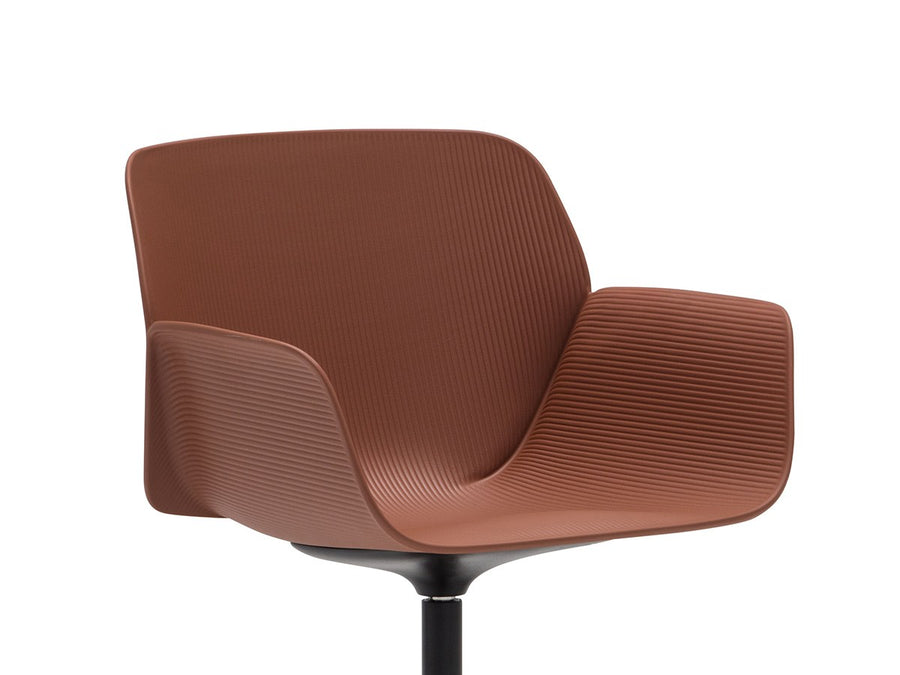 Nuez Armchair Thermo-polymer shell