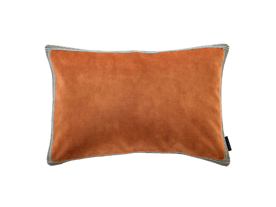 Manade Cushion