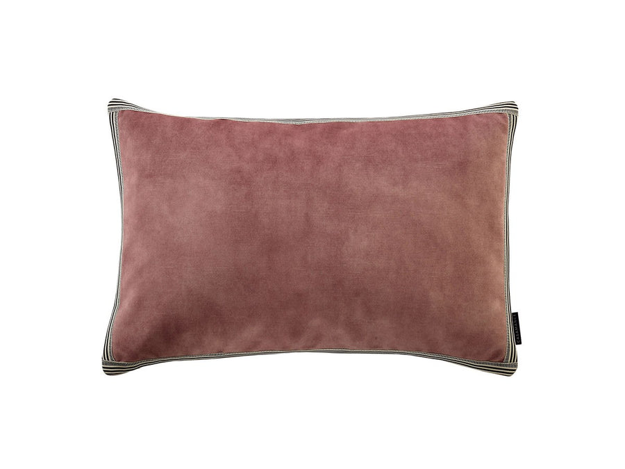 Manade Cushion