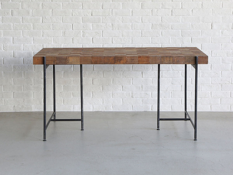 DARS DINING TABLE