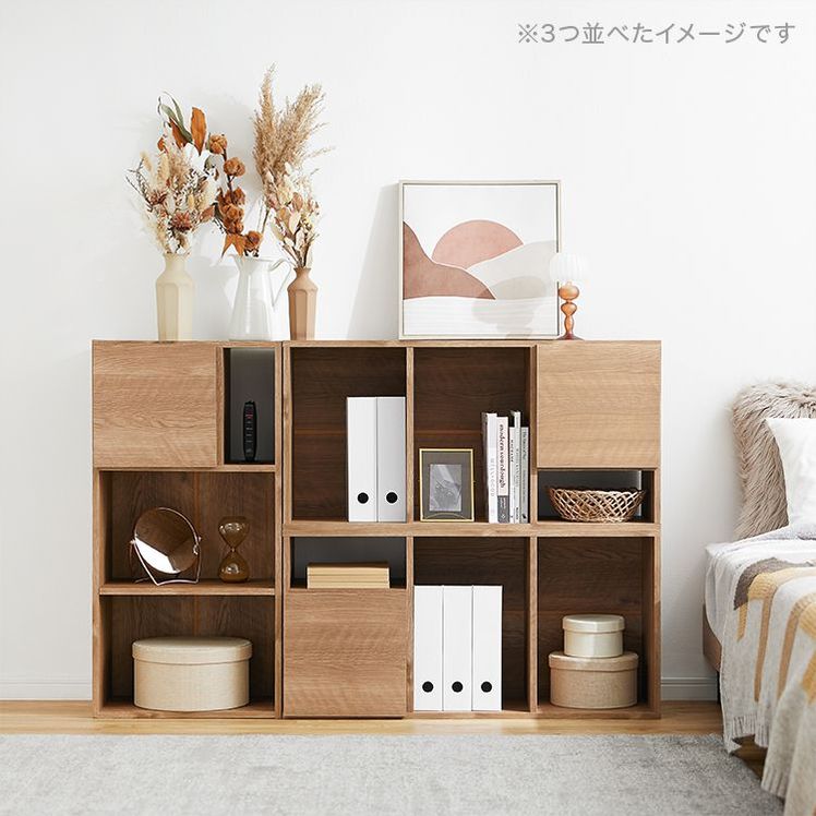 シンプルデザインの本棚
