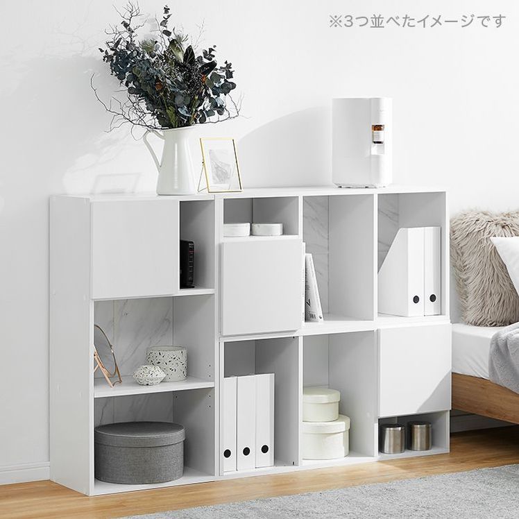 シンプルデザインの本棚